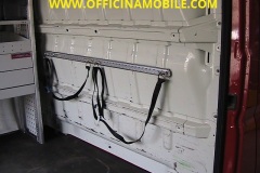 Allestimento officina mobile per furgoni come Fiat Ducato, Peugeot Boxer, Citroën Jumper, Mercedes Sprinter, Volkswagen Crafter, Renault Master, Iveco Daily, Nissan NV400, Opel Movano, Ford Transit, Fiat Doblo, Renault Trafic, Nissan Interstar, Ford Custom, Nissan NV2500, Volkswagen Transporter, Toyota Proace, Mercedes Vito.